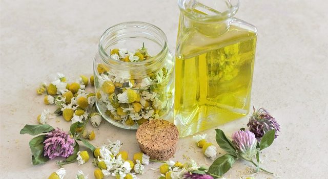 Vibrations Coaching: Self-care in difficult times, chamomile essential oil and flowers